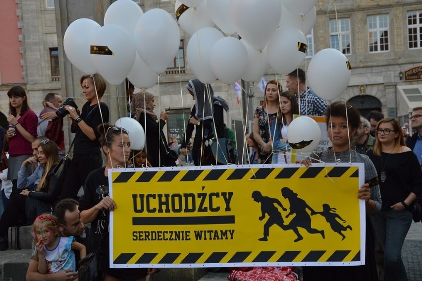 Około 300 wrocławian zebrało się dziś pod pręgierzem, aby...