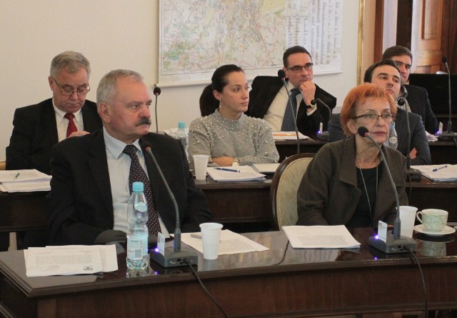 Podczas poniedziałkowej sesji radomskiej Rady Miejskiej podjęto między innymi uchwałę o zamiarze likwidacji VIII Liceum Ogólnokształcącego imienia Jana Sobieskiego.