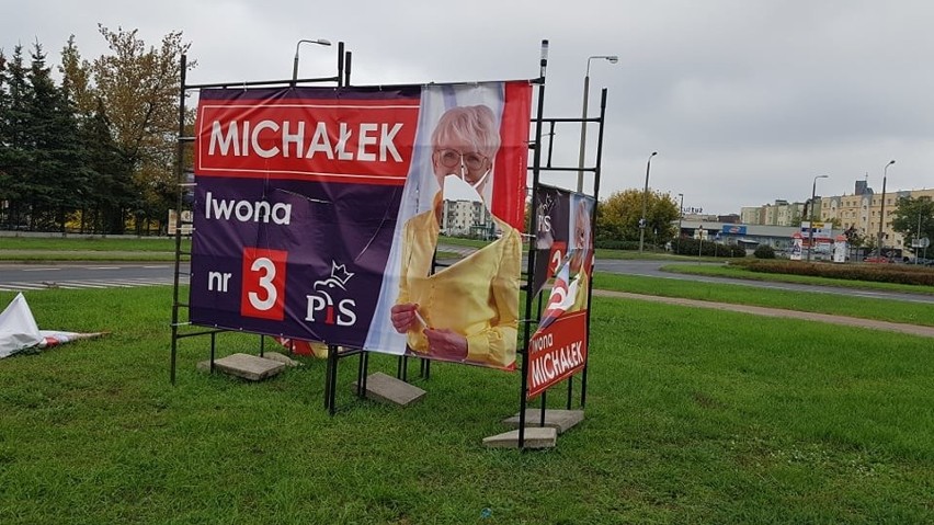 Wywieszone w Toruniu banery posłanki Iwony Michałek zostały...