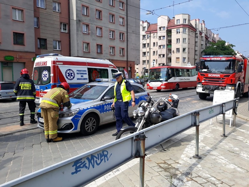 Wypadek motocyklisty na ul. Kościuszki we Wrocławiu [ZDJĘCIA]