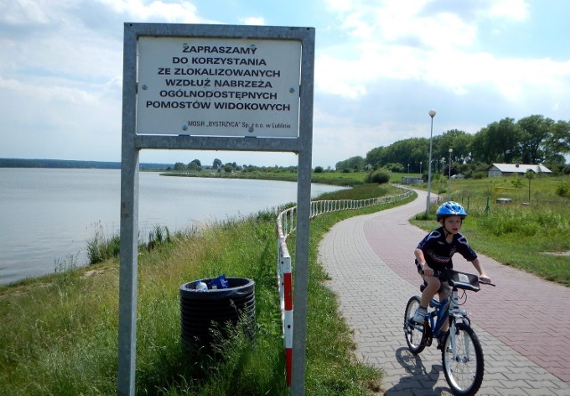 Pomosty przez cały miniony sezon stały przy zachodnim nabrzeżu, od strony ulicy Krężnickiej.