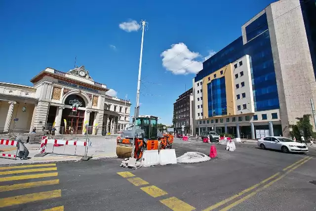 Nawierzchnia asfaltowa i torowiska gotowe są już praktycznie na całym placu Orląt Lwowskich.