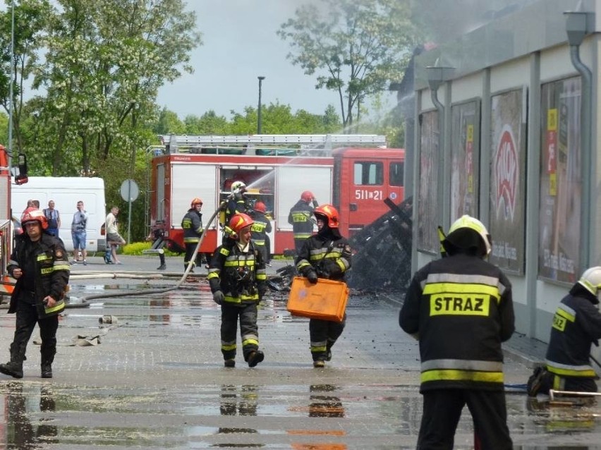 Pożar Lidla w Radomsku. Płonie niemiecki supermarket.