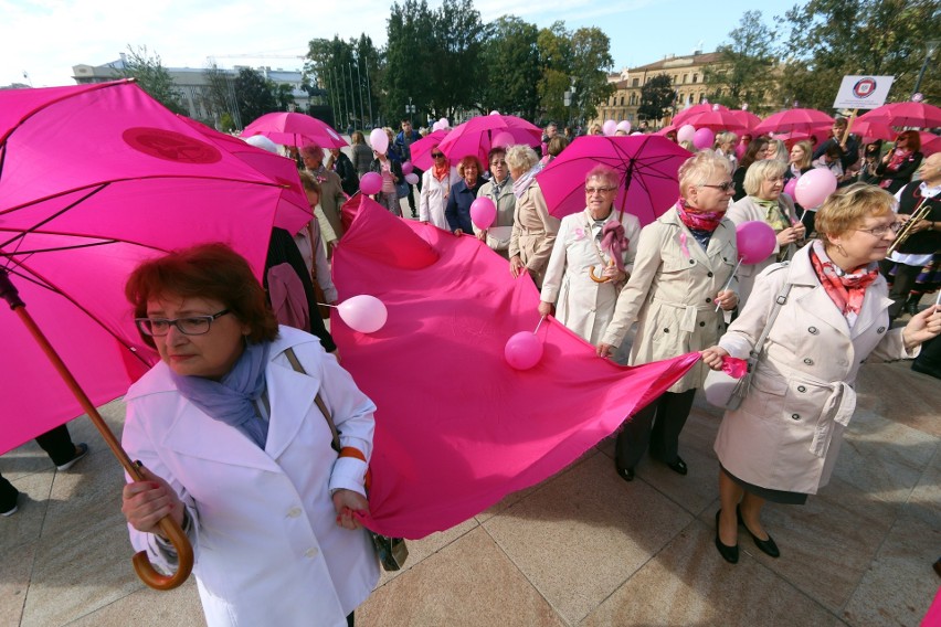 Marsz Różowej Wstążki przeszedł ulicami Lublina. Solidarni z chorymi na raka piersi (ZDJĘCIA)