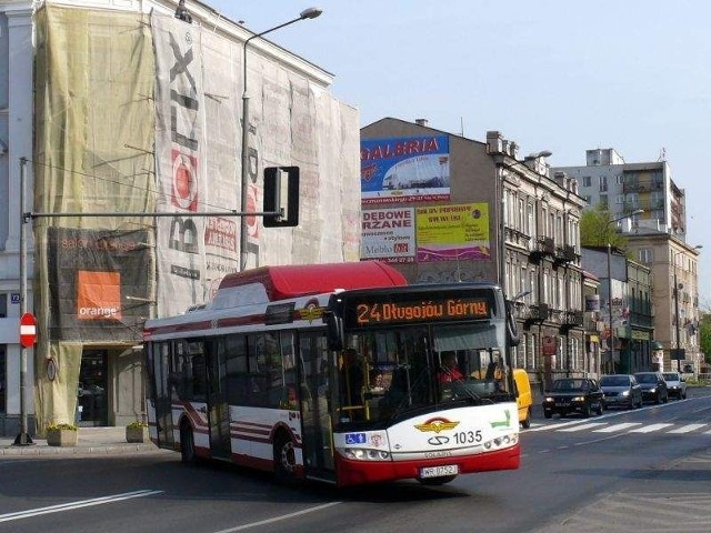 Autobusy kursujące na linii 24 od czwartku będą omijać przebudowywane skrzyżowanie ulic Słowackiego i Skaryszewskiej, jeżdżąc wyznaczonym objazdem.
