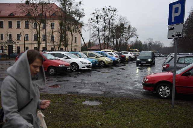 Tymczasowy parking szpitala na Bielanach