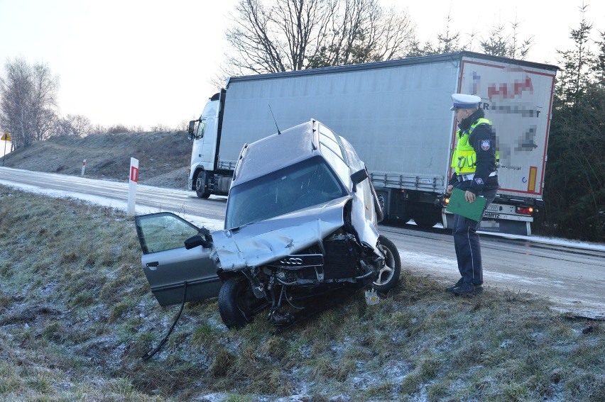 Wypadek na jerzmanówce. Audi hamowało ręcznym [FOTO]