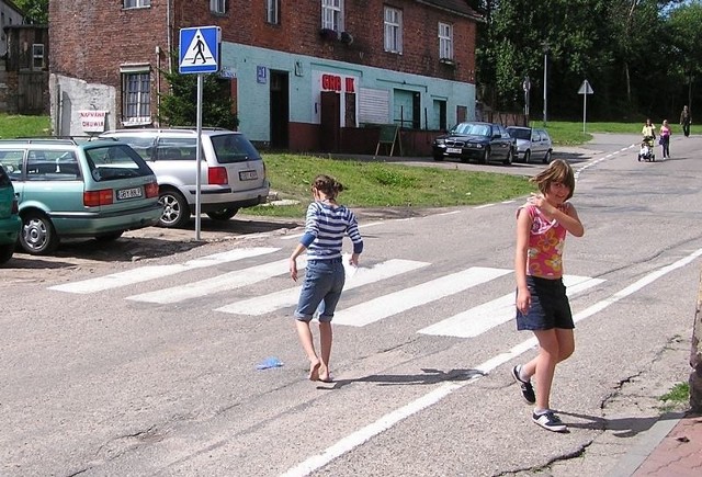 Pasy mają zostać zlikwidowane, za nimi powstanie chodnik. 