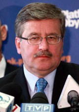 Ostatni sondaż prezydencki. Bronisław Komorowski wygrywa.