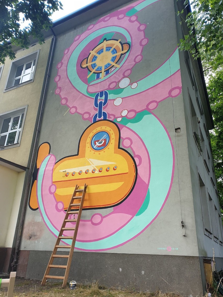 Nowy mural zdobi ścianę Szkoły Kultury. To już 43 malunek w Słupsku