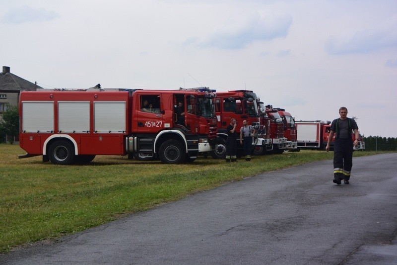 Trąba powietrzna przeszłą przez Gaszowice. W usuwaniu...