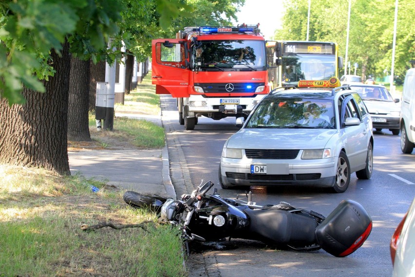 Wypadek na Brücknera. Taksówka zderzyła się z motocyklem