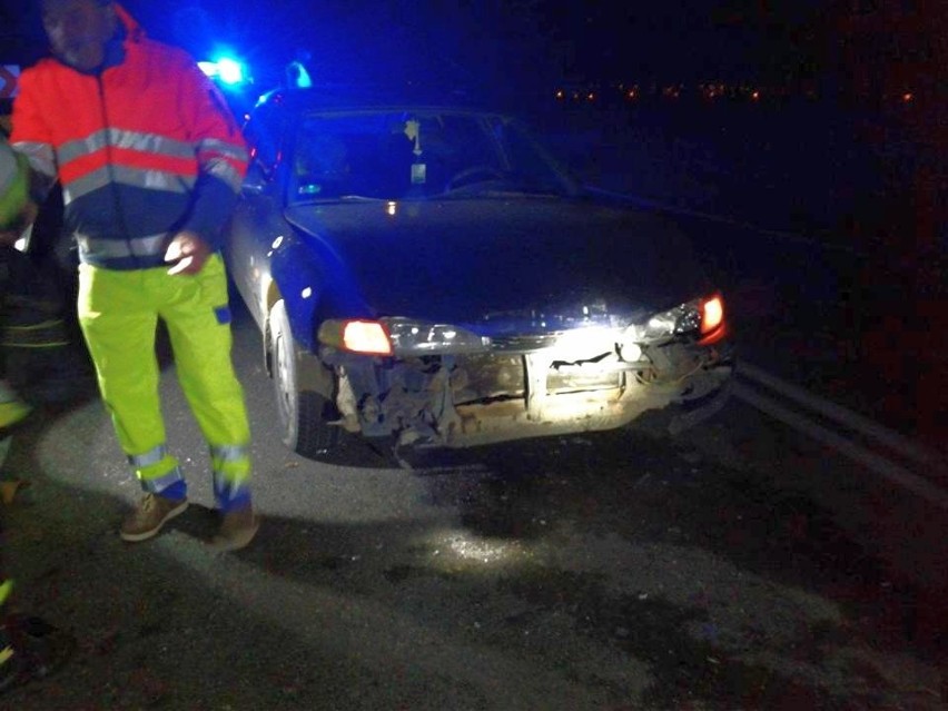 Kierowca skody jadąc DK 61 zwolnił, widząc mercedesa w...