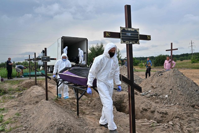 Ukraińscy śledczy rozpoczęli dochodzenie w sprawie kolejnych ofiar rosyjskiego okrucieństwa w Buczy.