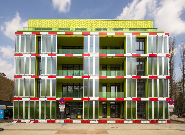 Bio Intelligent Quotient House (BIQ) w HamburguDom ze ścianami z... glonów (ZDJĘCIA,WIDEO)