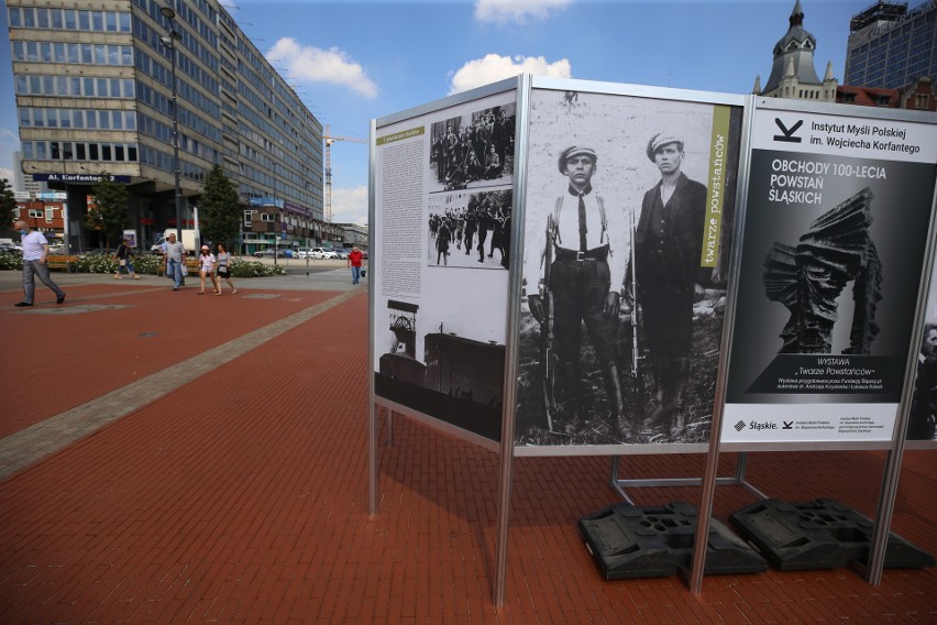 Wystawa "Twarze Powstańców" dotarła na rynek w Katowicach....