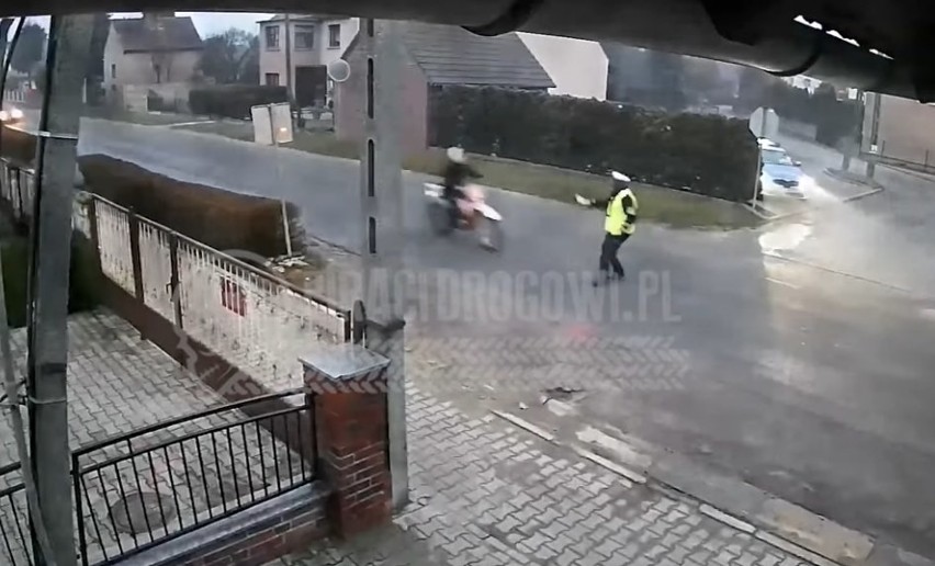 Potrącenie policjanta w Tarnowie Opolskim.