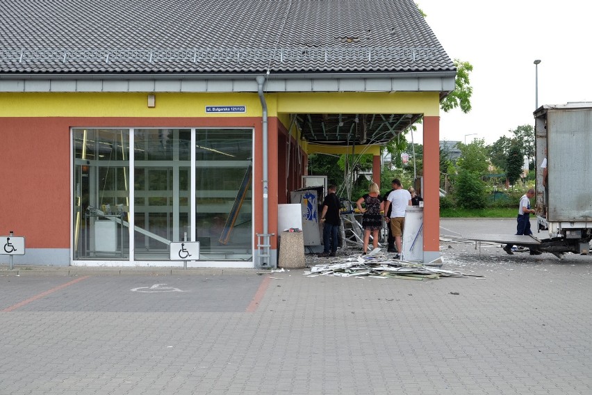 Policja szuka sprawców ataku na bankomat