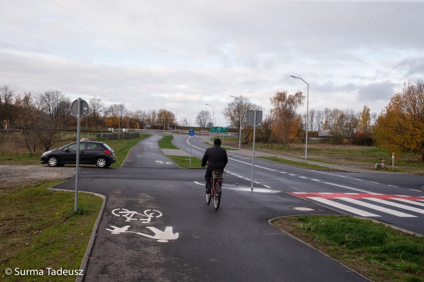 Wybudowali drogę w Stargardzie. Już otwarta. Jezdnia dla kierowców, ścieżka dla rowerzystów, chodniki dla pieszych. ZDJĘCIA
