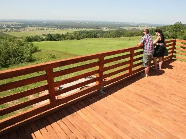 Z tarasu na Górze Sieniawskiej można podziwiać panoramę Kielc i okolic.