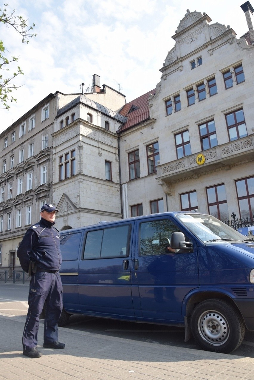 Sprzed konsulatu Niemiec na Podwalu zniknęła budka policji....