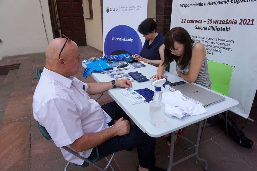 Można wypełnić formularz i dostać upominek. Mobilny punkt spisowy stanął w centrum Lublina