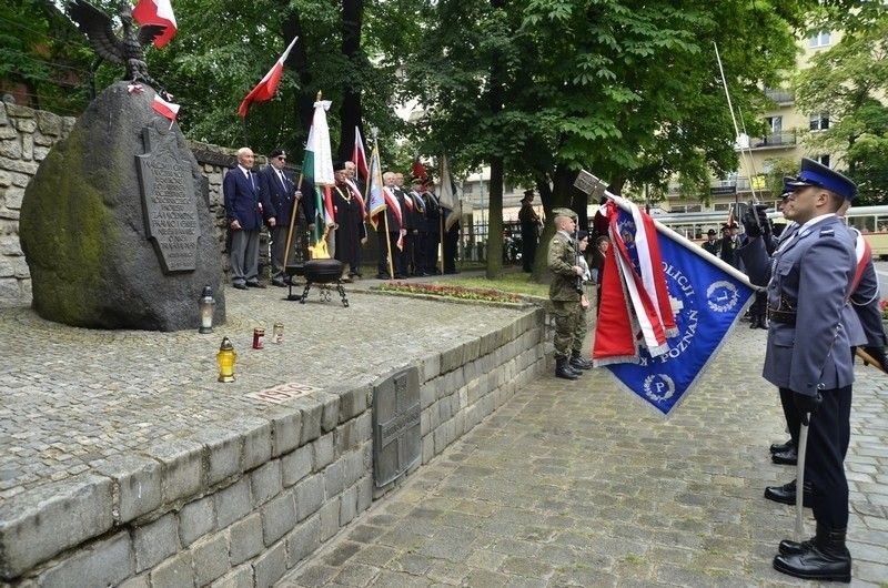 Czerwiec '56 w Poznaniu: Uroczystości pod pomnikiem...