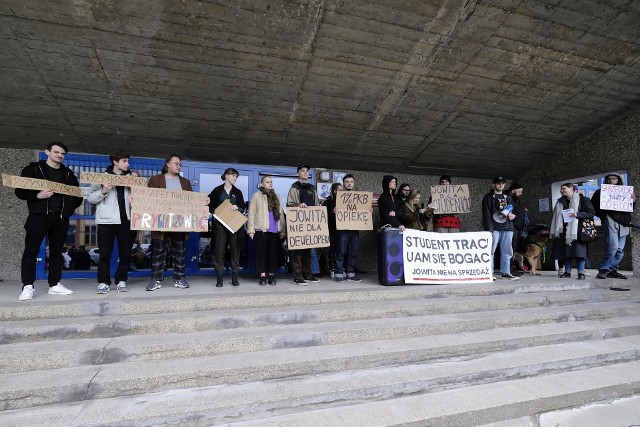 Protest studentów przeciwko likwidacji DS Jowita w kwietniu 2023.