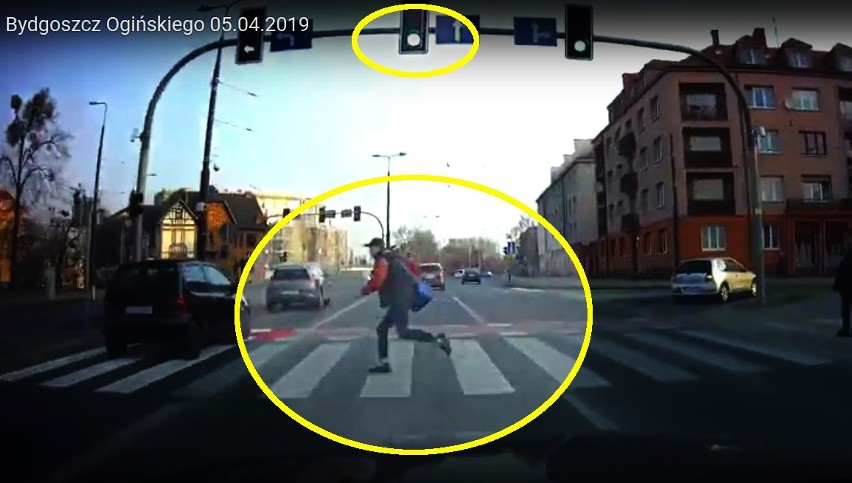 Pieszy jak samobójca! Tylko refleks kierowcy spowodował, że nie doszło do potrącenia na pasach w Bydgoszczy! [wideo]