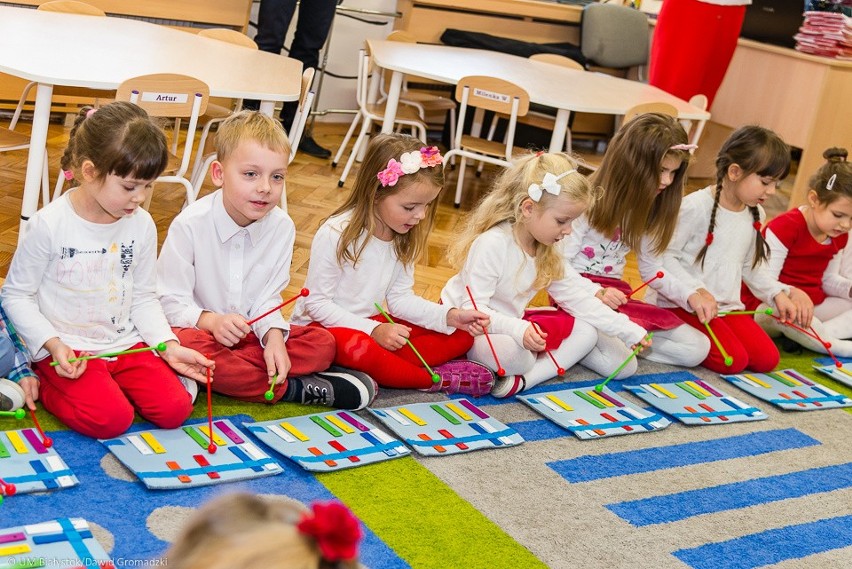 Święto Niepodległości. Przedszkolaki dostały flagi od Tadeusza Truskolaskiego [ZDJĘCIA]