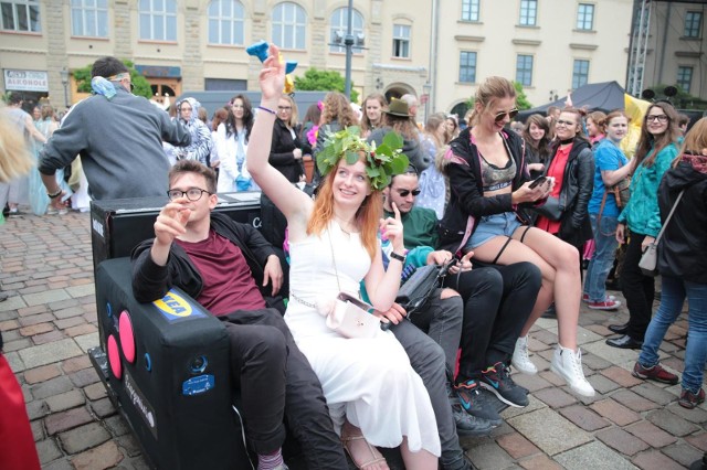 Juwenalia to jeden z symboli - tych przyjemnych - studenckiego życia. Studenckie dramaty można zobaczyć na slajdach.Przesuwaj zdjęcia w prawo - naciśnij strzałkę lub przycisk NASTĘPNE