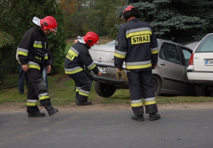 Wypadek pod Wrocławiem. Dwie osoby zostały ranne (ZDJĘCIA)