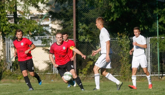 Piłkarze Głogovii (czerwone koszulki) sprawili sporą niespodziankę