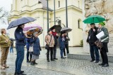 Spacer w deszczu ulicami zrewitalizowanego Starego Fordonu - zobacz zdjęcia