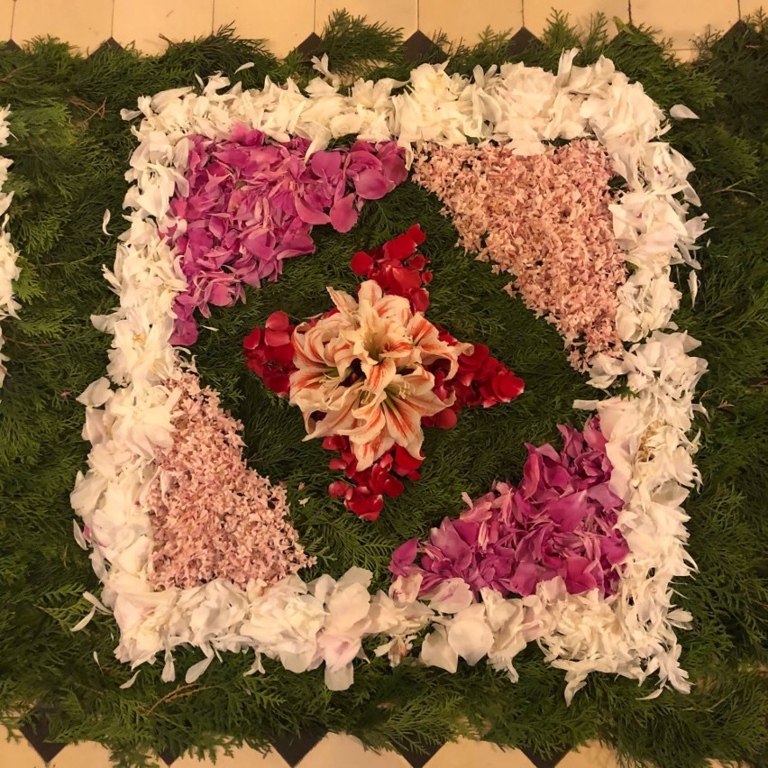 Lubelskie. Dar dla Jezusa od parafian w Goraju. Piękna dekoracja kwiatowa z okazji uroczystości Bożego Ciała. Zdjęcia