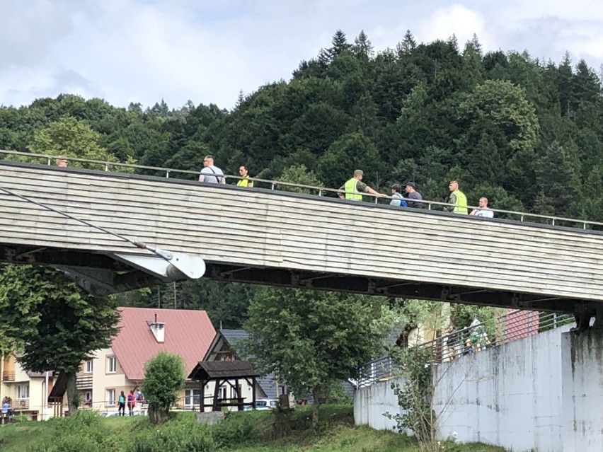 Słowackie kontrole na kładce pieszo-rowerowej w Sromowcach