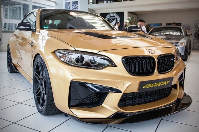 BMW M2 3-litrowy motor został zmodyfikowany. Silnik dostał inny intercooler oraz zestaw zmodyfikowanych turbosprężarek. W efekcie moc  wzrosła z 500 KM do 630 KM. Moment obrotowy w tym przypadku wynosi 700 Nm.Fot. Manhart