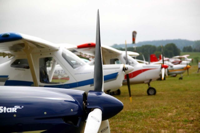 Uczestnicy Warmińsko-Mazurskiego Rajdu Lotniczego 2017 odwiedzili lądowisko w Giżach koło Olecka. Impreza odbyła się w niedzielę 18 czerwca.
