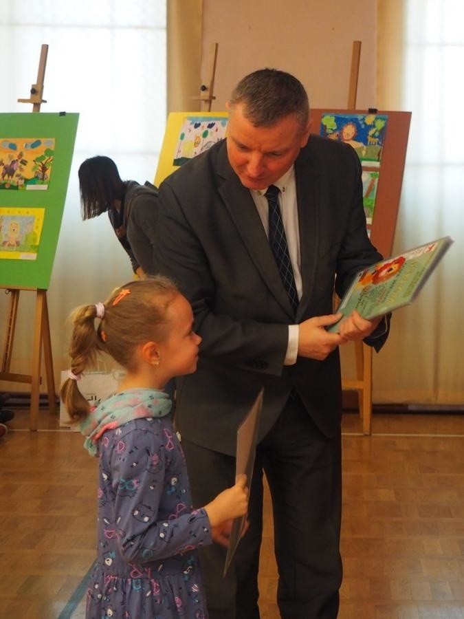 Bielsk Podlaski. Lew Wegetarianin – nowa książeczka dla dzieci. Autor przebrany za lwa opowiadał o swojej książce (zdjęcia)