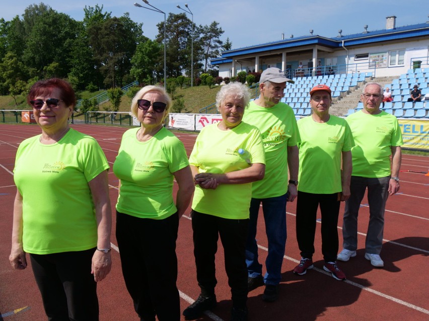 Seniorada w Stalowej Woli, czyli zmagania sportowe seniorów na stadionie lekkoatletycznym. Zobacz zdjęcia
