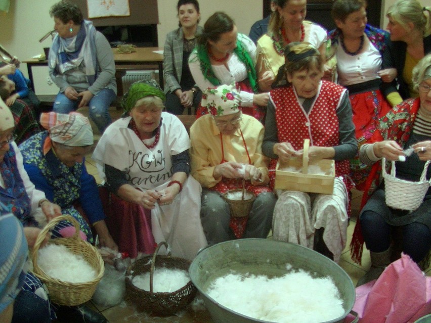 Bronowo to mała wieś w gminie Kępice, bo mieszka w niej  ok....