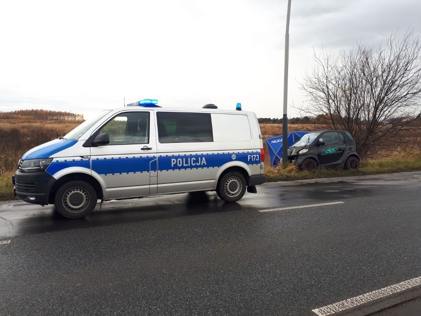 Łódź. Tragiczny wypadek drogowy. Kierowca wpadł na latarnię i zginął na miejscu