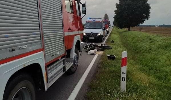 Wypadek pod Pawonkowem. Motocyklista wjechał do rowu