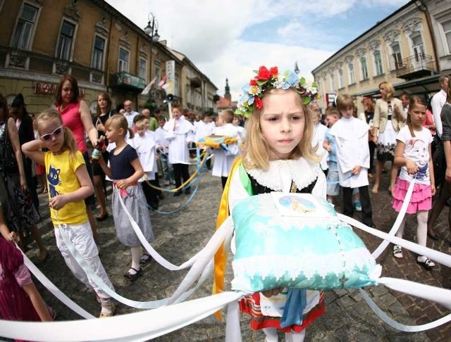 W centralnej procesji przeszło kilka tysięcy wiernych.