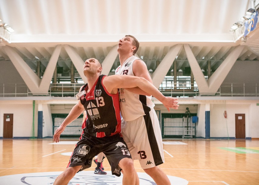 Lubelscy koszykarze po wygranej  z Turem Basket Bielsk Podlaski umocnili się na pozycji lidera. Zobacz zdjęcia