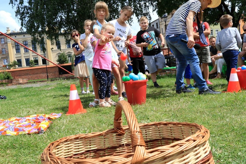 Wakacje w mieście nie musza być nudne. . Biuro Toruńskiego...