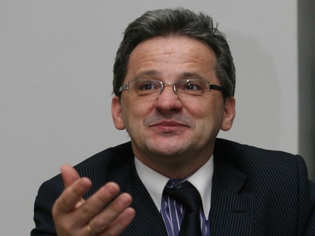 Ekonomista, prorektor WSZiA w Opolu.