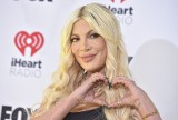 Tori Spelling korzysta z toalety w... towarzystwie. Aktorka „Beverly Hills, 90210” opowiada o nietypowych doświadczeniach