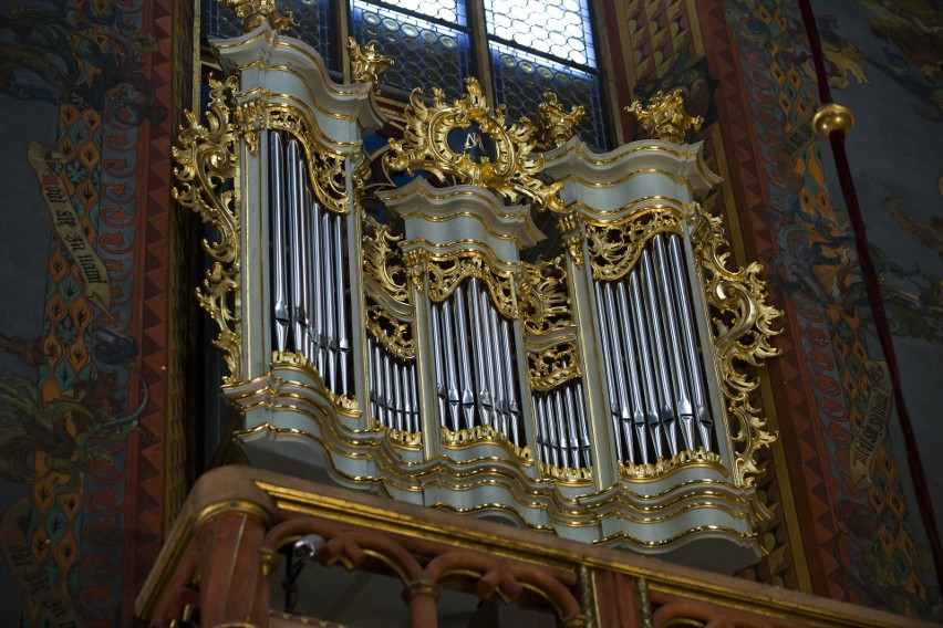 Odnowione organy w prezbiterium