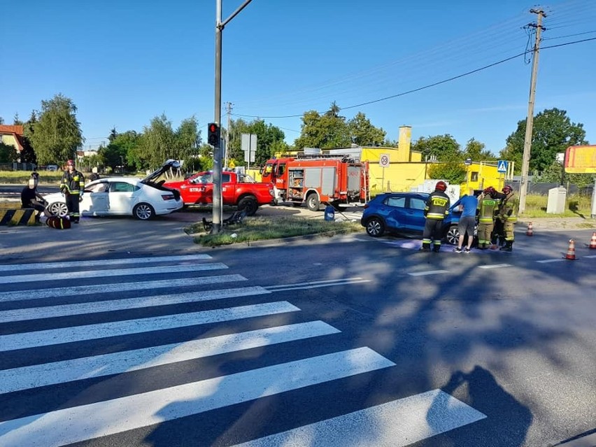 Poranne zdarzenie drogowe na Łódzkiej. Interwencja PSP